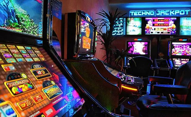 پاکستان میں Super spin Slots 777 کا آن لائن کیسینو سیکشن کھولیں۔